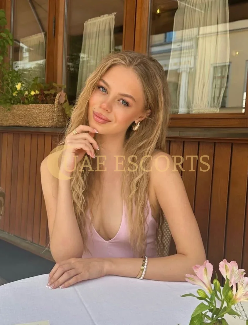 Рейвен фото 3 - Amsterdam, 21 год, европейская, стройная, черные волосы, 168 см, 50 кг, грудь Medium