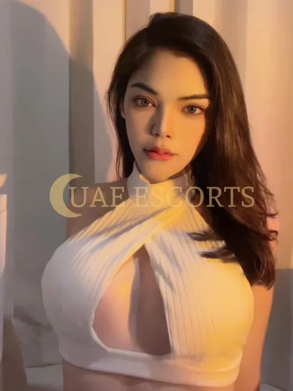 Renee photo 2 in Heidelberg: 24 years old, skinny, brown hair, 150 cm, 48 kg, Large bust