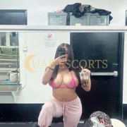 Rosalind photo 7 in Maarssen: 25 years old, regular, black hair, 168 cm, 65 kg, Large bust