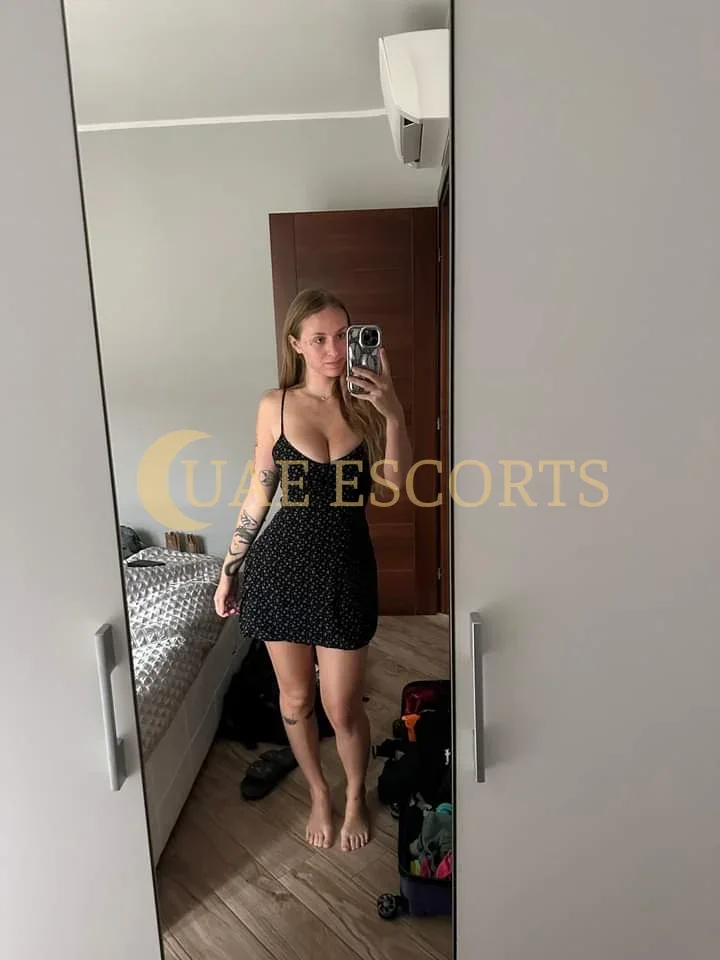 Rosamund photo 2 in Aix-en-Provence: 26 years old, asian, slim, black hair, 173 cm, 53 kg, Large bust