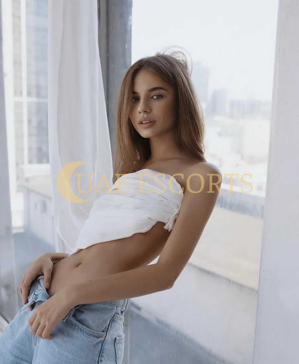 Anabela photo 1 in Nimes: 26 years old, slim, brown hair, 160 cm, 52 kg, Medium bust