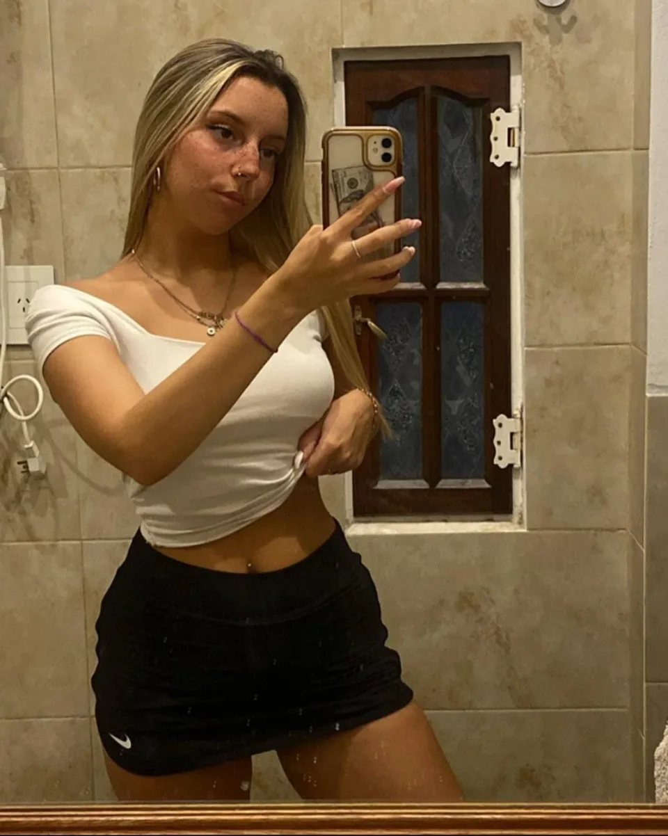 Stacy photo 2 in Sharjah: 26 years old, slim, blonde hair, 162 cm, 59 kg, B bust