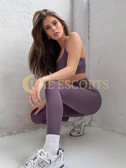 Andriana photo 5 in Cologne: 24 years old, slim, brown hair, 167 cm, 52 kg, Medium bust