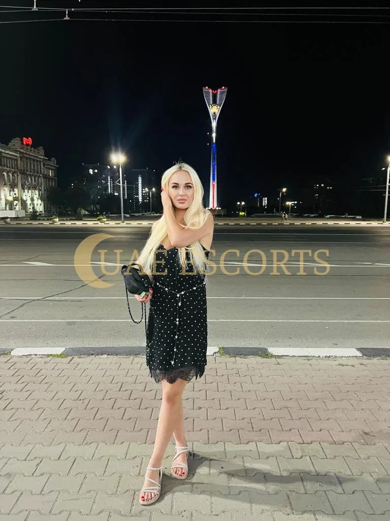 Aniela photo 1 in Grenoble: 25 years old, slim, blonde hair, 176 cm, 60 kg, Large bust