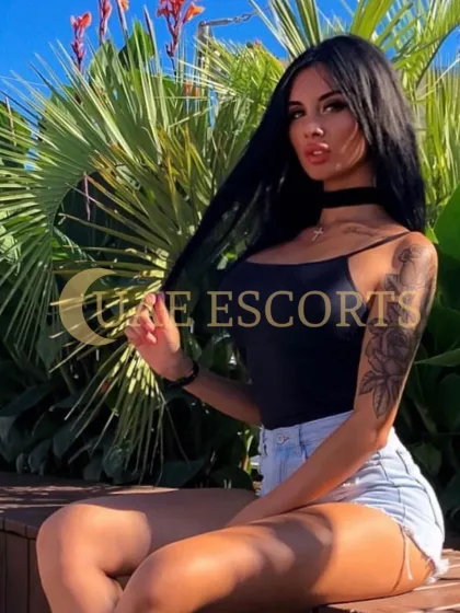 Anu photo 1 in London: 28 years old, regular, brunette, 173 cm, 52 kg, Medium bust