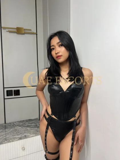 Arina photo 6 in Poitiers: 28 years old, slim, black hair, 160 cm, 44 kg, Medium bust