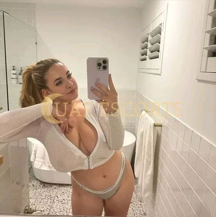 Arinbjorg photo 2 in Viry-Châtillon: 24 years old, slim, brown hair, 170 cm, 55 kg, Medium bust