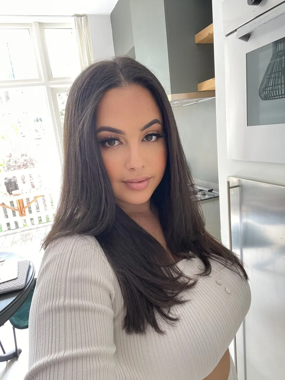 Willow photo 1 in Sharjah: 21 years old, regular, black hair, 121 cm, 58 kg, C bust