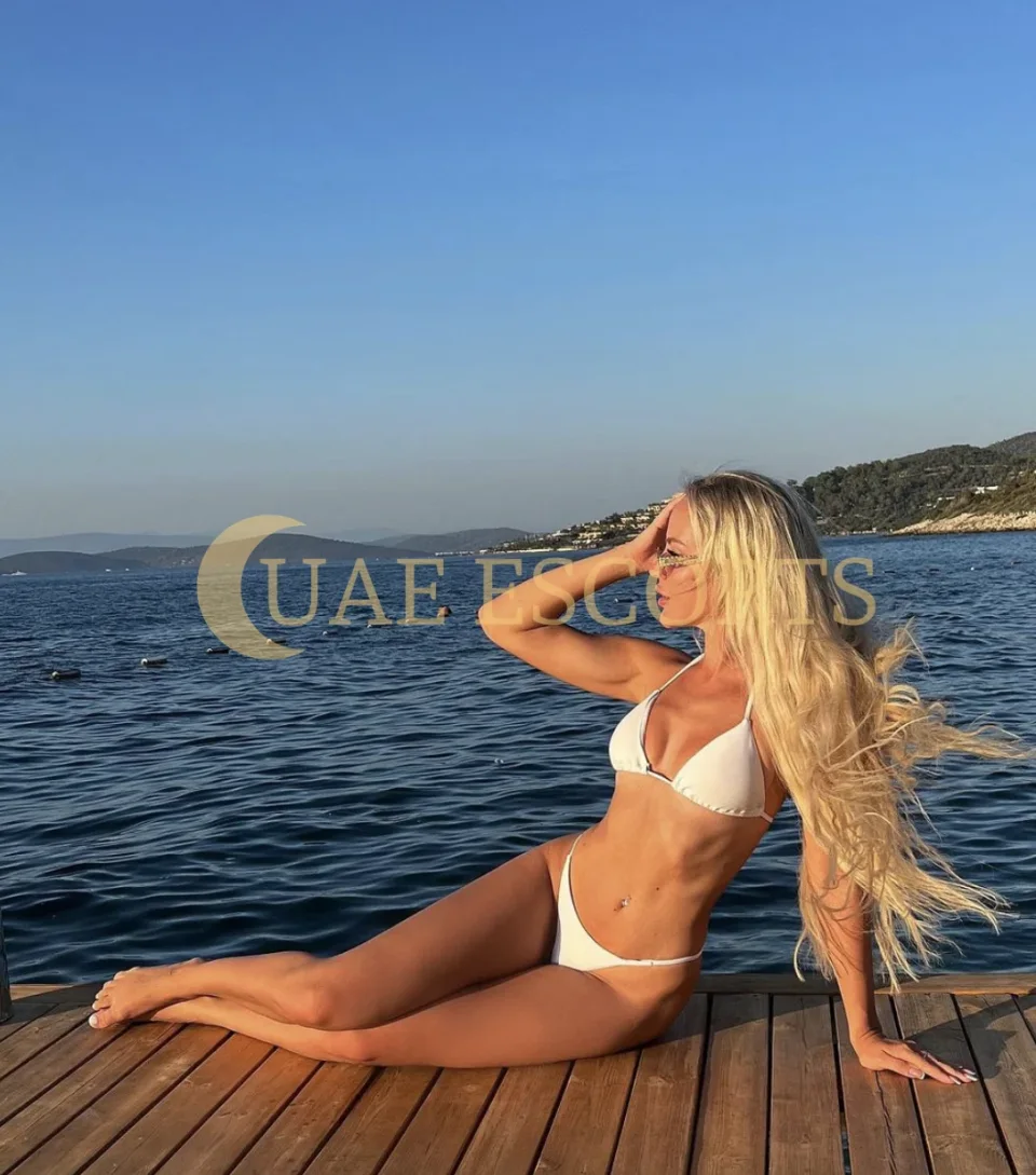 Arlinda photo 2 in Almere: 25 years old, slim, blonde hair, 173 cm, 52 kg, Large bust