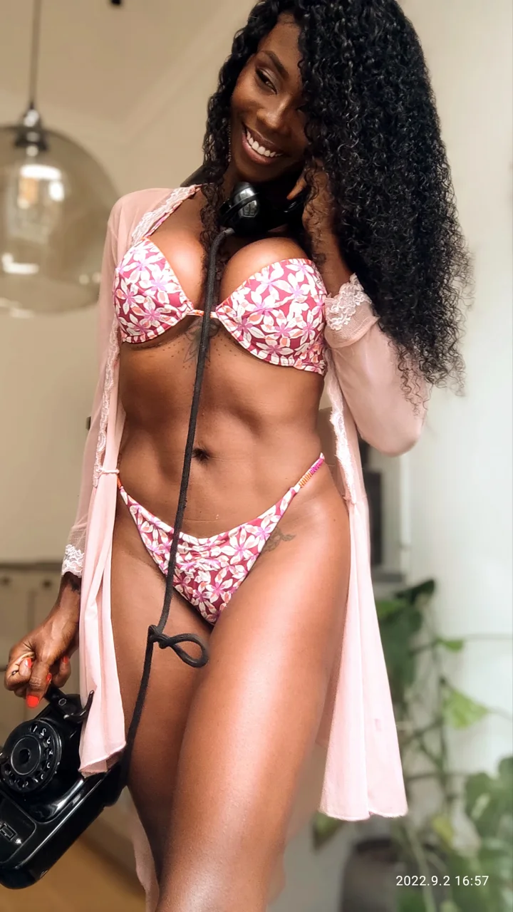 Jalyn photo 2 in Dubai: 27 years old, european, slim, brown hair, 165 cm, 51 kg, B bust
