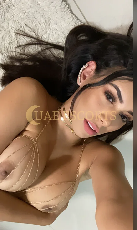 Арнкатла фото 2 - Portsmouth, 30 лет, фигуристая, черные волосы, 180 см, 79 кг, грудь Medium