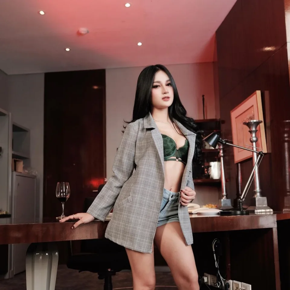 Lenora photo 3 in Abu Dhabi: 23 years old, regular, black hair, 159 cm, 46 kg, B bust