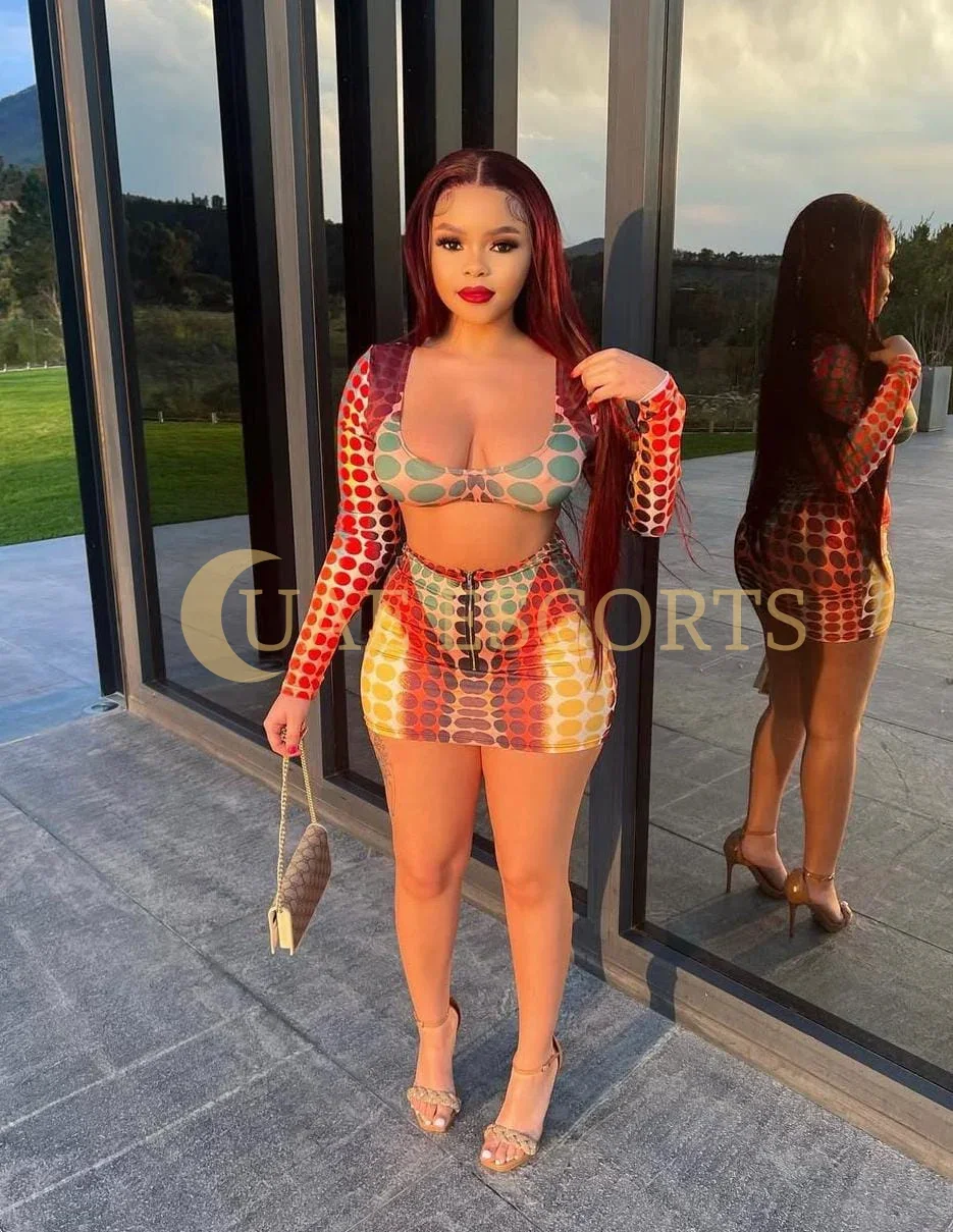 Artemisa photo 2 in Dresden: 29 years old, curvy, black hair, 168 cm, 70 kg, Medium bust