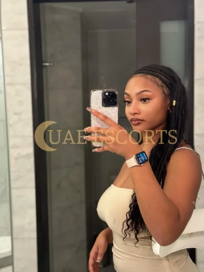 Asbjorg photo 5 in Hamburg: 23 years old, curvy, black hair, 174 cm, 45 kg, Medium bust
