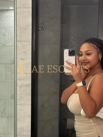 Asbjorg photo 6 in Hamburg: 23 years old, curvy, black hair, 174 cm, 45 kg, Medium bust