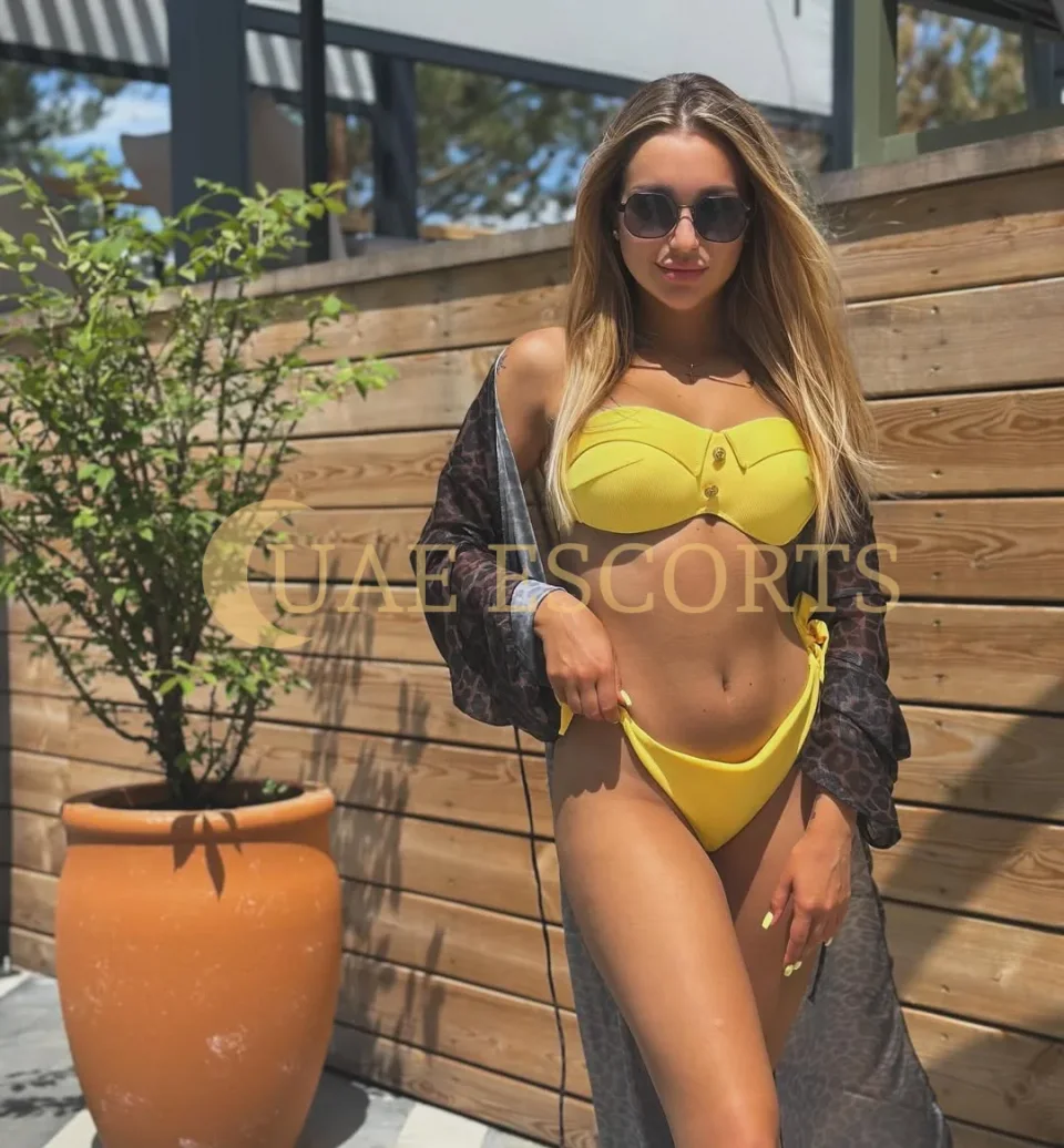 Ashlene photo 3 in Manchester: 20 years old, arab, slim, blonde hair, 168 cm, 53 kg, Medium bust