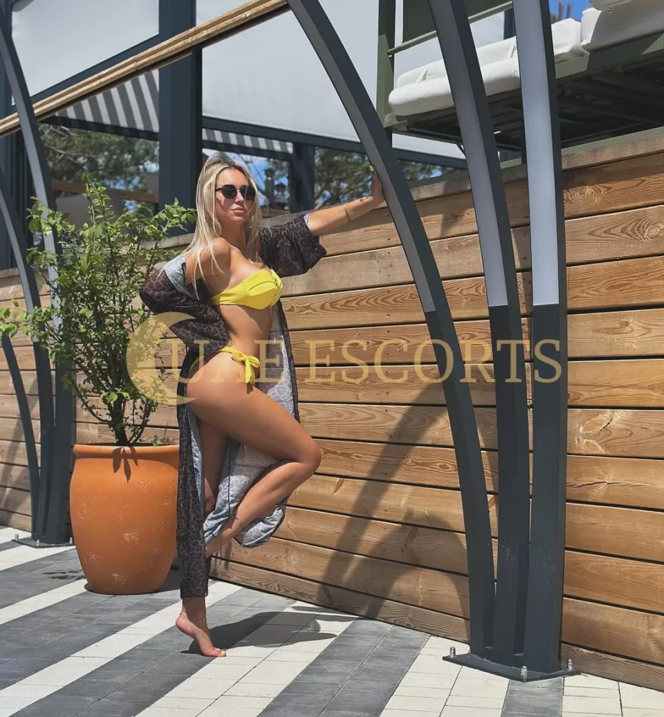 Ashlene photo 4 in Manchester: 20 years old, arab, slim, blonde hair, 168 cm, 53 kg, Medium bust