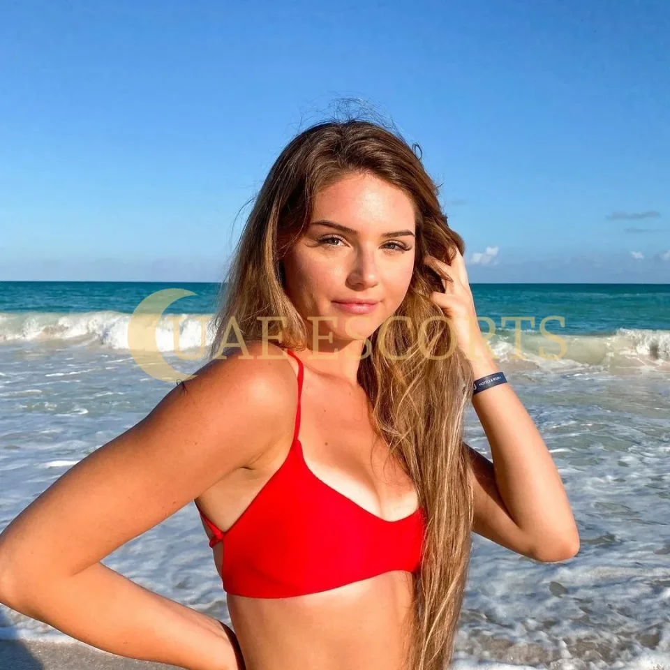 Askja photo 2 in Lyon: 20 years old, european, slim, brown hair, 168 cm, 53 kg, Medium bust