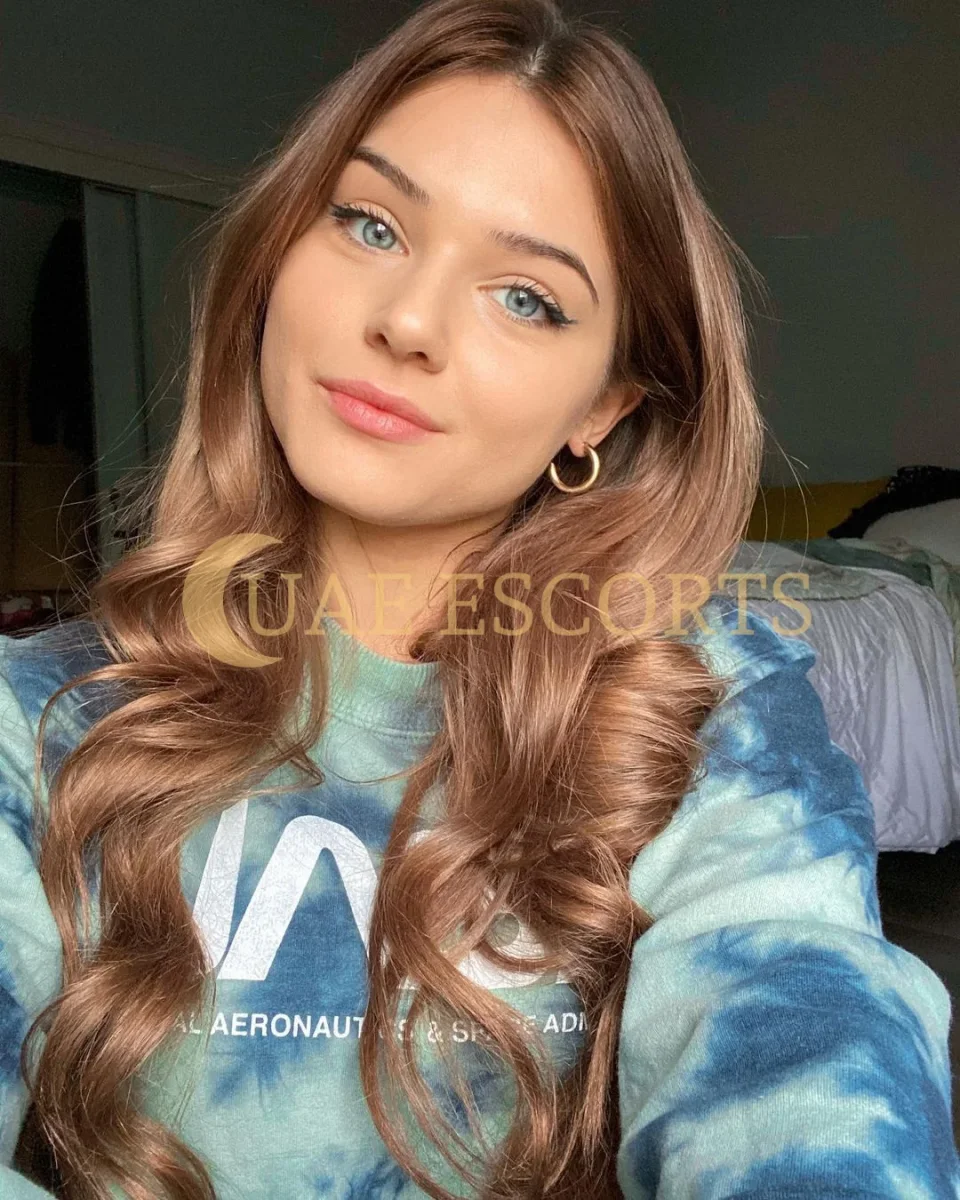 Askja photo 6 in Lyon: 20 years old, european, slim, brown hair, 168 cm, 53 kg, Medium bust