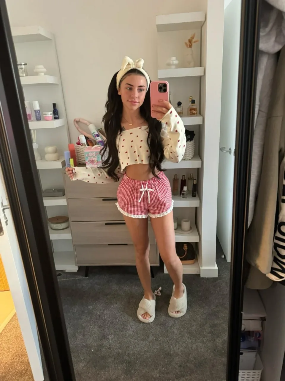 Ivory photo 4 in Abu Dhabi: 25 years old, asian, regular, black hair, 167 cm, 65 kg, B bust