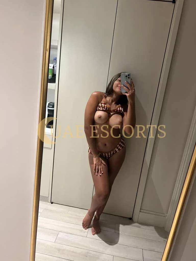 Belisima photo 3 in Karlsruhe: 25 years old, black hair, 171 cm, 51 kg, Medium bust
