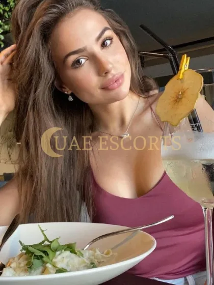 Benidikta photo 1 in Hoofddorp: 21 years old, european, slim, brown hair, 169 cm, 53 kg, Medium bust