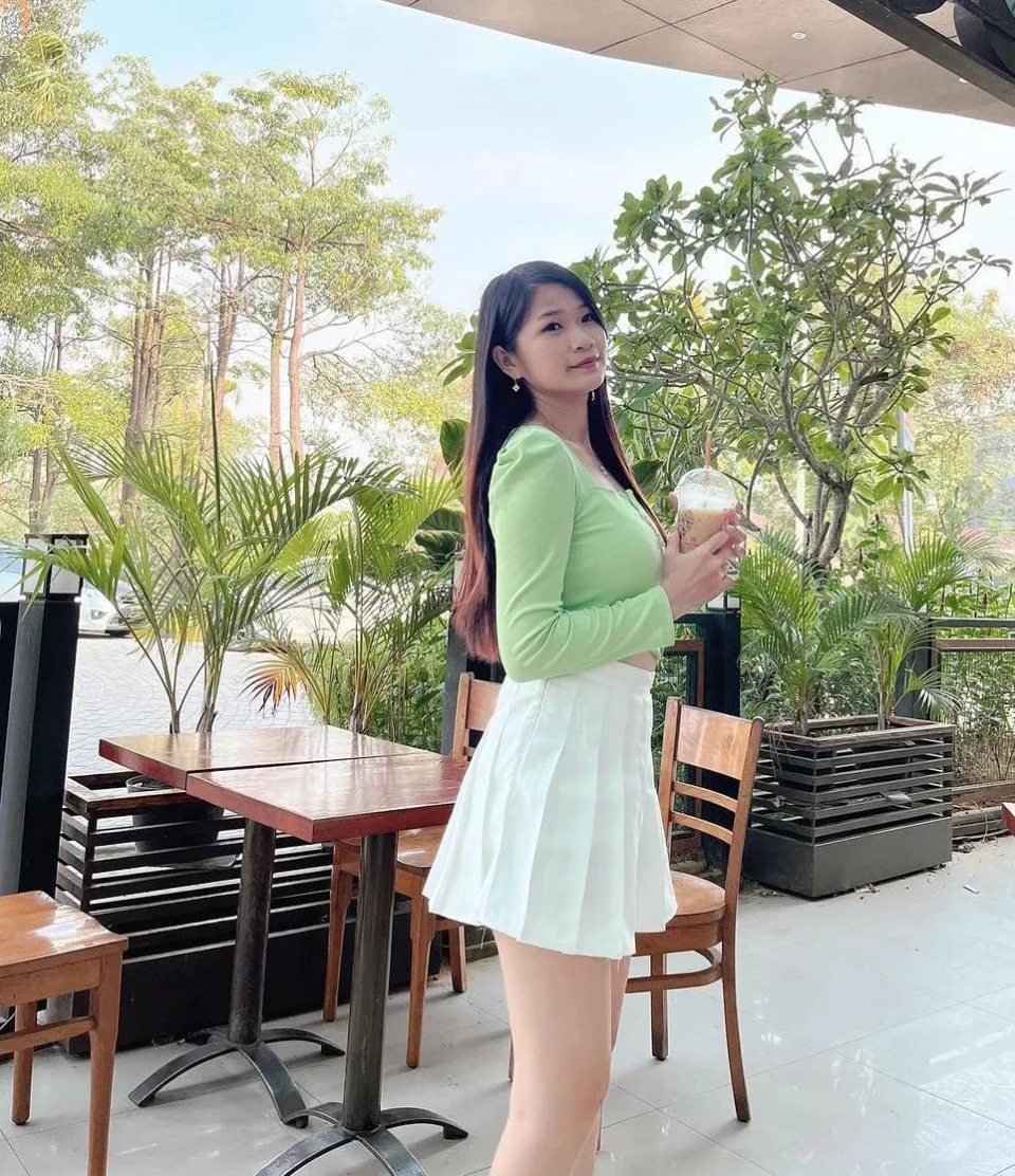 Thora photo 2 in Hong Kong: 24 years old, asian, slim, black hair, 160 cm, 50 kg, C bust