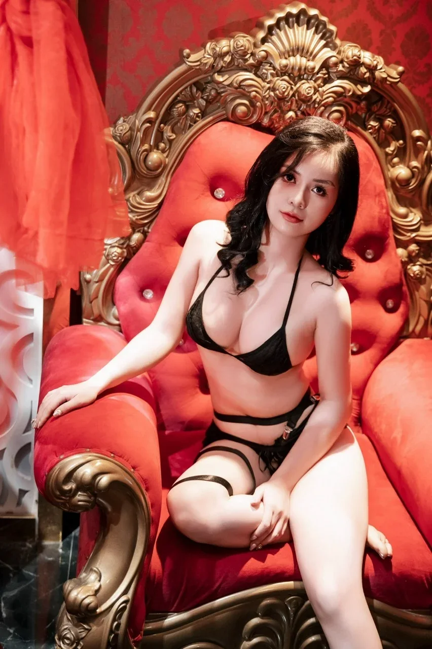Susie photo 2 in Ajman: 25 years old, arab, curvy, black hair, 167 cm, 51 kg, E bust