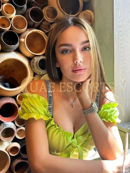 Bergfridur photo 1 in Ulm: 21 years old, arab, slim, brown hair, 170 cm, 54 kg, Small bust