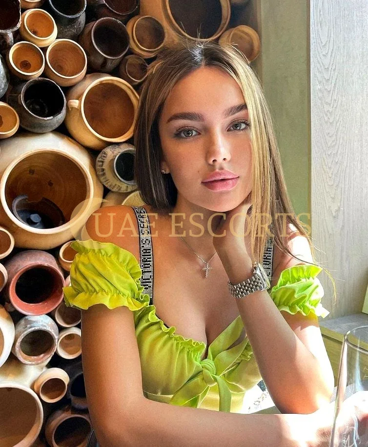 Bergfridur photo 1 in Ulm: 21 years old, arab, slim, brown hair, 170 cm, 54 kg, Small bust