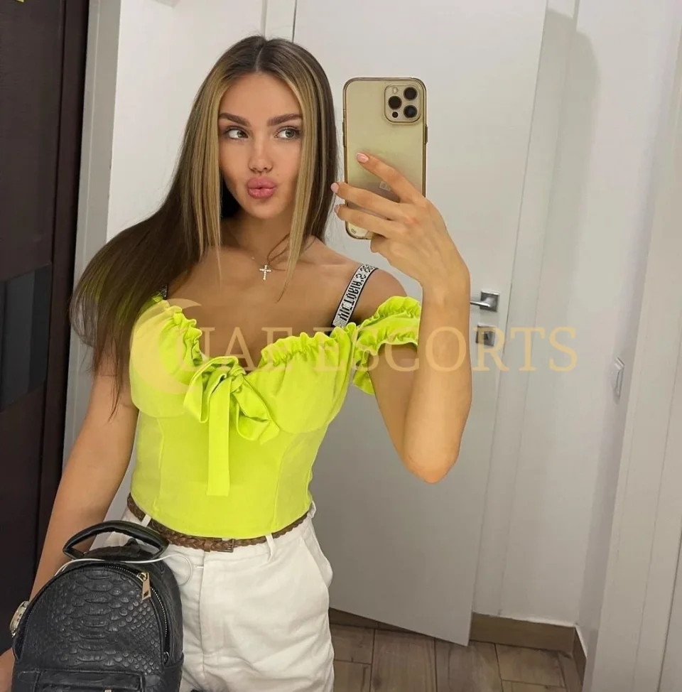 Bergfridur photo 3 in Ulm: 21 years old, arab, slim, brown hair, 170 cm, 54 kg, Small bust