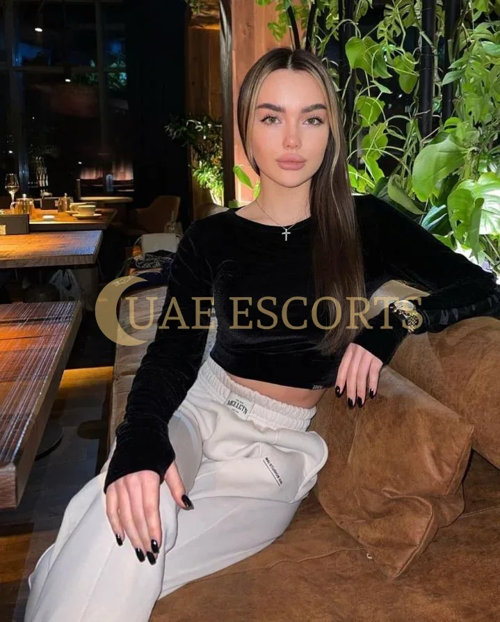 Bergfridur photo 4 in Ulm: 21 years old, arab, slim, brown hair, 170 cm, 54 kg, Small bust