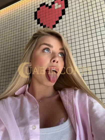 Berglin photo 5 in Hamburg: 23 years old, european, slim, blonde hair, 170 cm, 54 kg, Medium bust