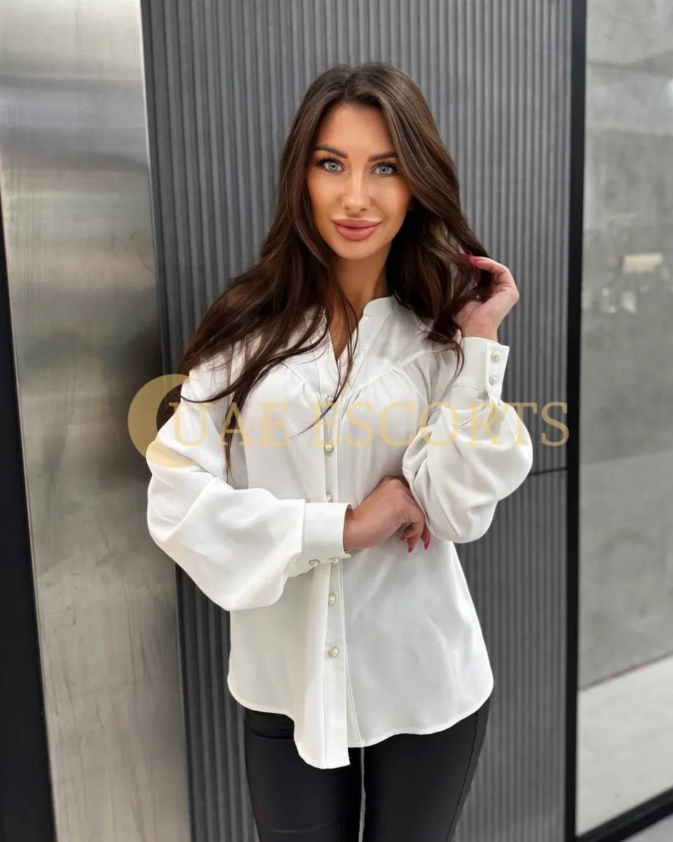 Blerta photo 4 in Rostock: 22 years old, arab, slim, brown hair, 171 cm, 54 kg, Medium bust