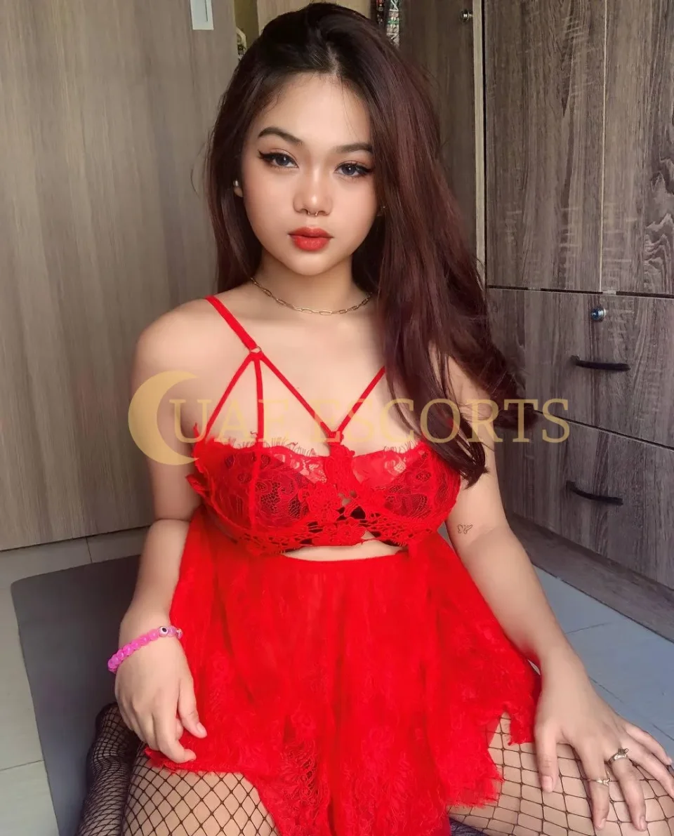 Boglarka photo 4 in Augsburg: 23 years old, regular, black hair, 160 cm, 52 kg, Medium bust