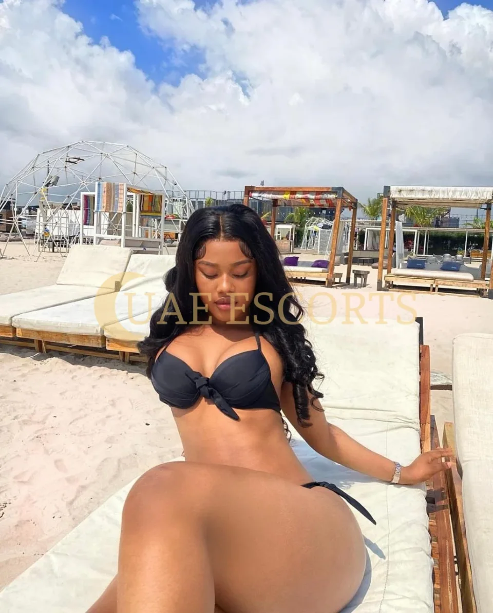 Borbala photo 1 in Leiden: 25 years old, arab, curvy, black hair, 170 cm, 52 kg, Medium bust