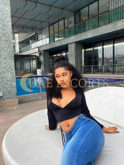 Borbala photo 4 in Leiden: 25 years old, arab, curvy, black hair, 170 cm, 52 kg, Medium bust