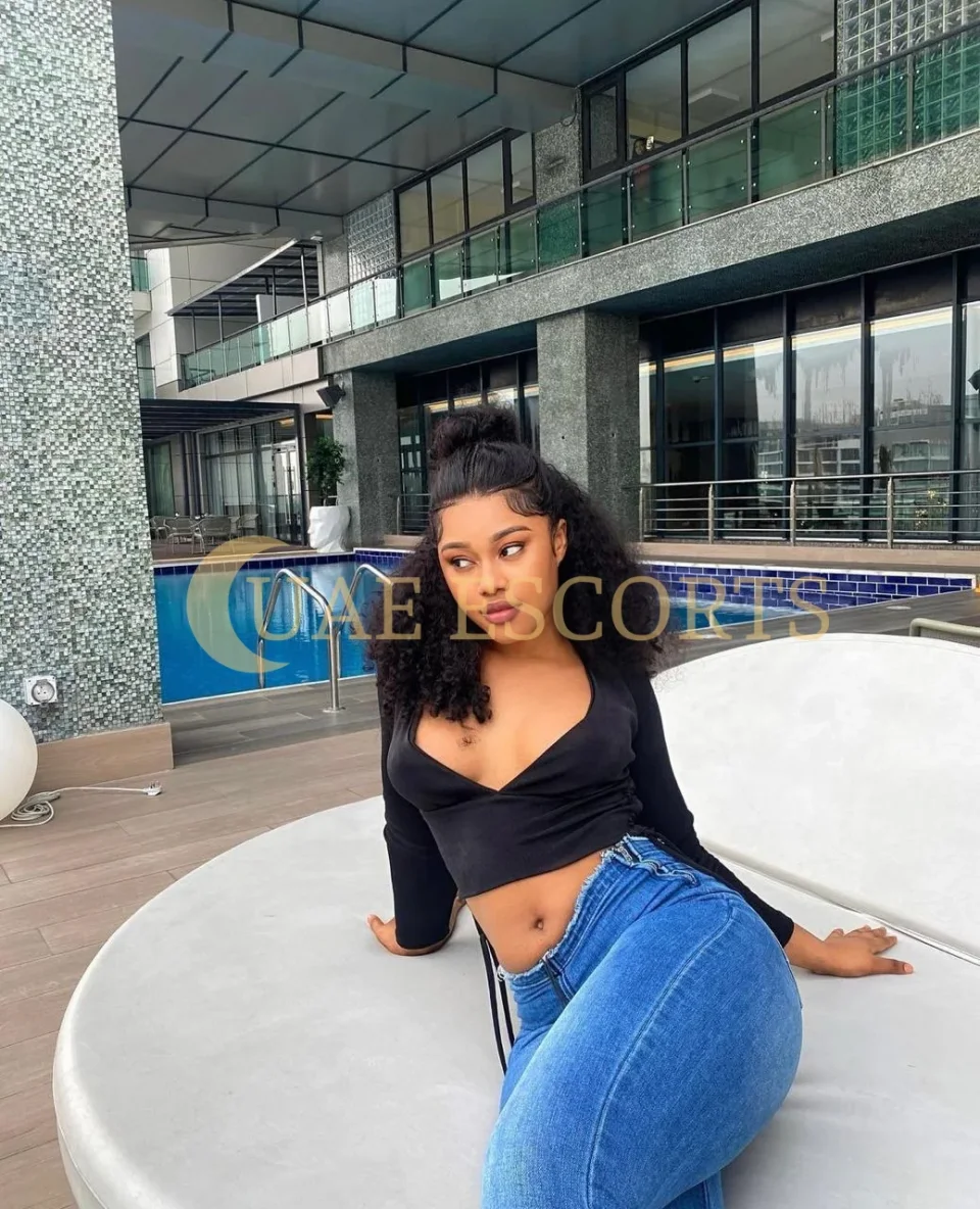 Borbala photo 4 in Leiden: 25 years old, arab, curvy, black hair, 170 cm, 52 kg, Medium bust