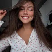 Alivia photo 5 in Ajman: 21 years old, european, slim, brown hair, 169 cm, 54 kg, B bust
