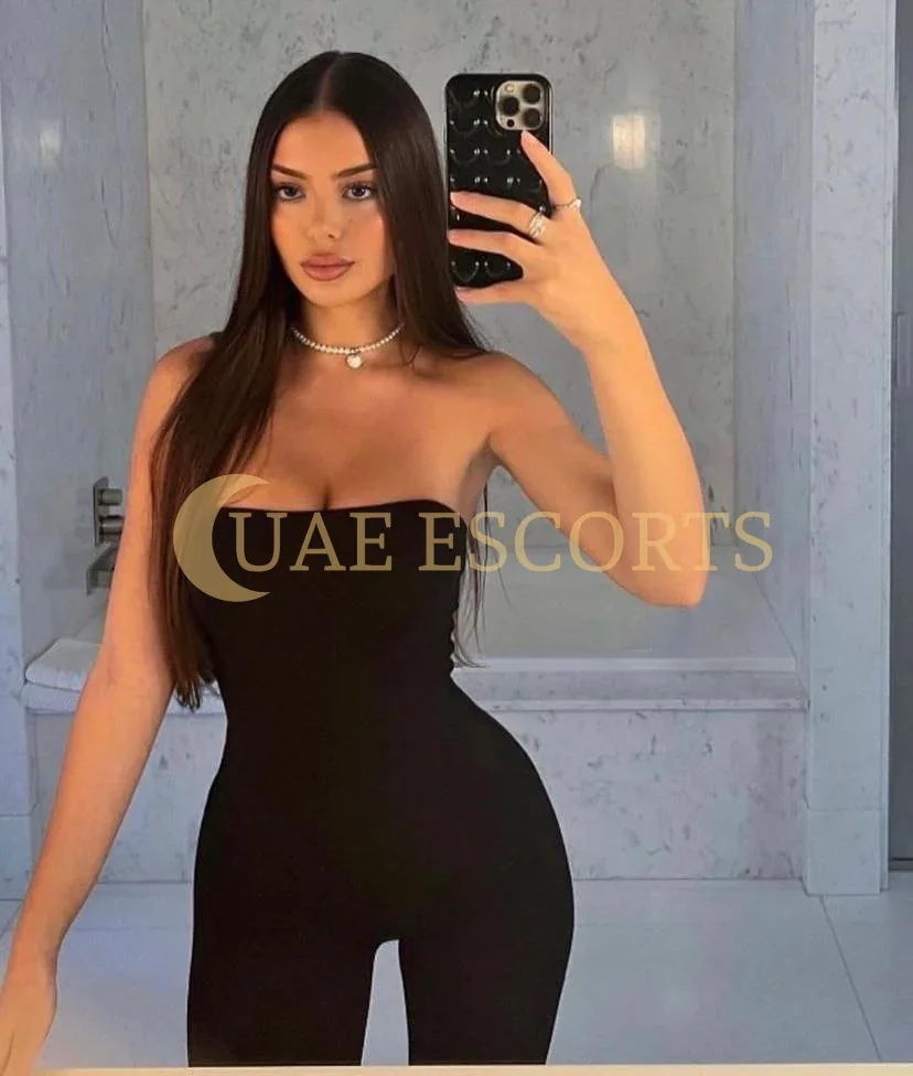 Bozidara photo 2 in The Hague: 24 years old, arab, curvy, black hair, 178 cm, 58 kg, Large bust