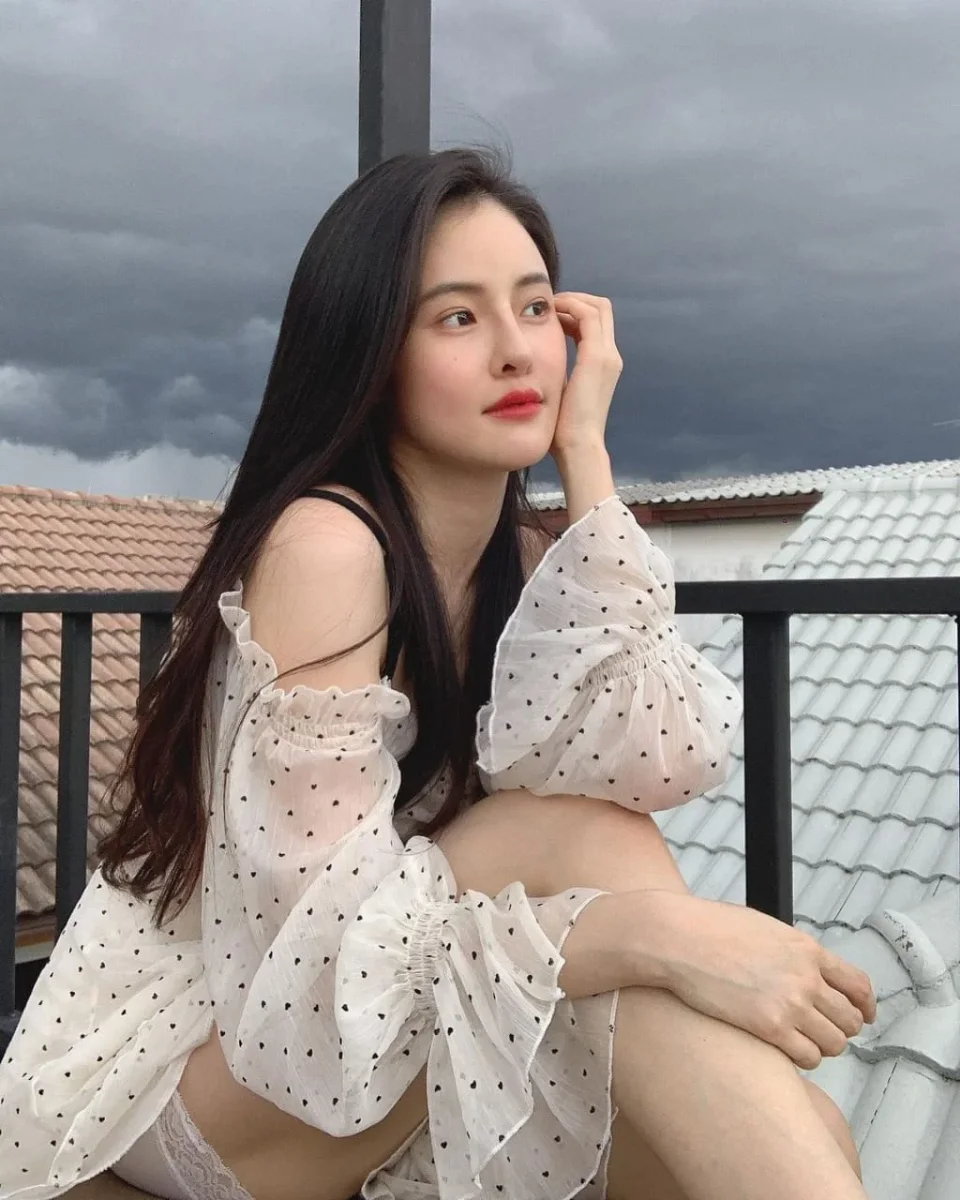 Kathryne photo 2 in Dubai: 23 years old, asian, slim, black hair, 162 cm, 51 kg, C bust