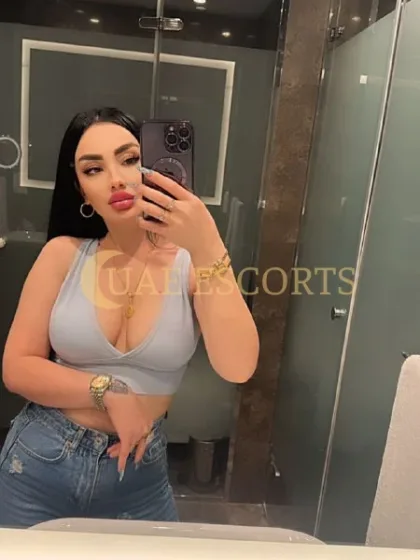 Britt photo 3 in Falkirk: 24 years old, arab, curvy, black hair, 178 cm, 58 kg, Medium bust