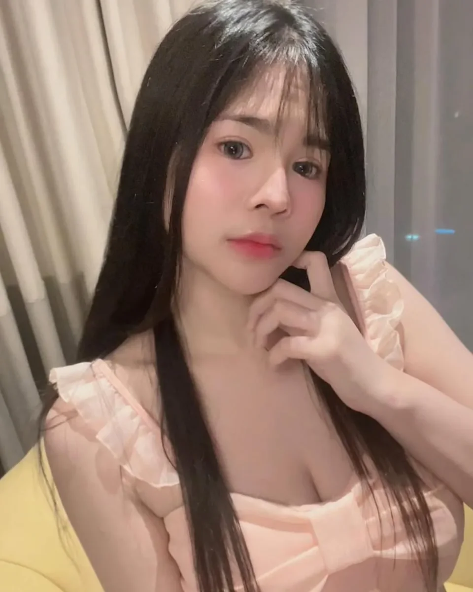 Ashly photo 1 in Dubai: 24 years old, asian, regular, black hair, 155 cm, 48 kg, C bust
