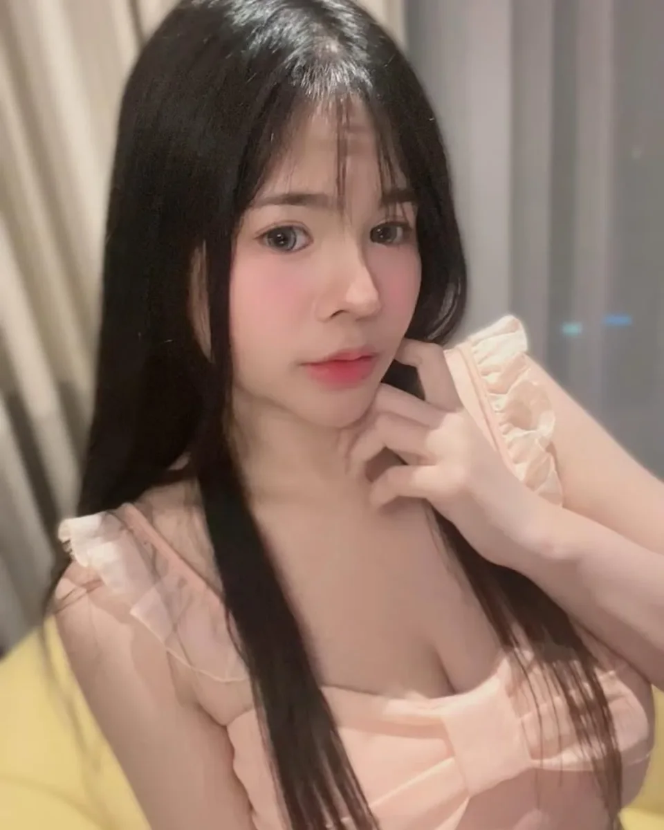 Ashly photo 2 in Dubai: 24 years old, asian, regular, black hair, 155 cm, 48 kg, C bust