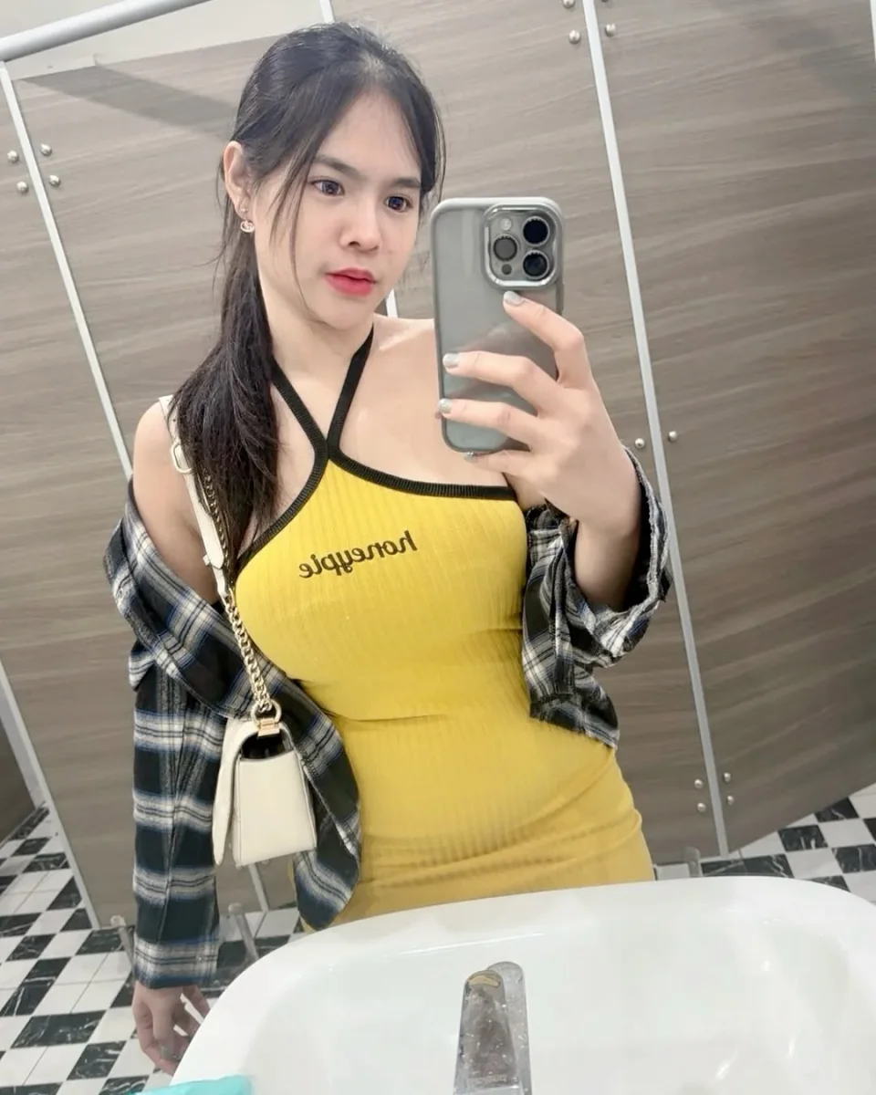Ashly photo 5 in Dubai: 24 years old, asian, regular, black hair, 155 cm, 48 kg, C bust