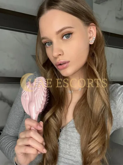 Carlota photo 1 in Nantes: 20 years old, european, slim, brown hair, 170 cm, 54 kg, Medium bust