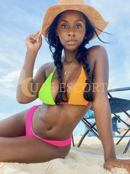 Carlotta photo 4 in Marseille: 26 years old, curvy, black hair, 169 cm, 58 kg, Small bust