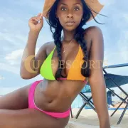 Carlotta photo 4 in Marseille: 26 years old, curvy, black hair, 169 cm, 58 kg, Small bust