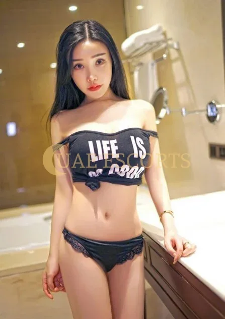 Carmina photo 3 in Paris: 26 years old, asian, regular, black hair, 162 cm, 48 kg, Medium bust