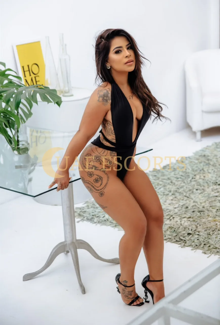 Карола фото 4 - Berlin, 25 лет, европейская, regular, черные волосы, 160 см, 61 кг, грудь Medium